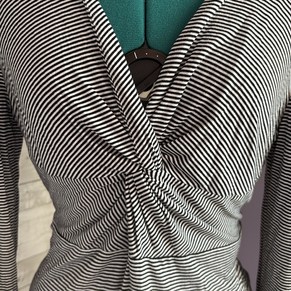 GUESS Striped Black and White Women's Top - Picture 2 of 9